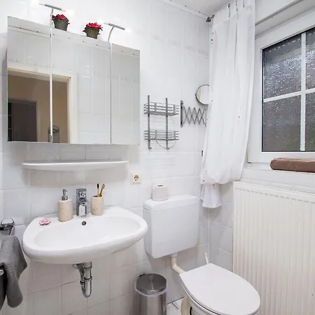 Krebs By Interhome * Norddeich (Norden)